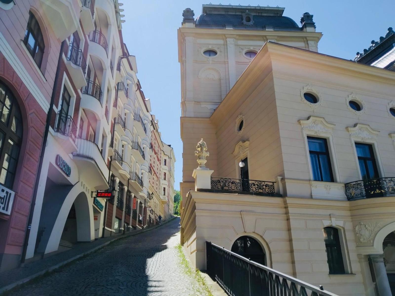Artflora Kv Premium Apartment Karlovy Vary Exterior photo